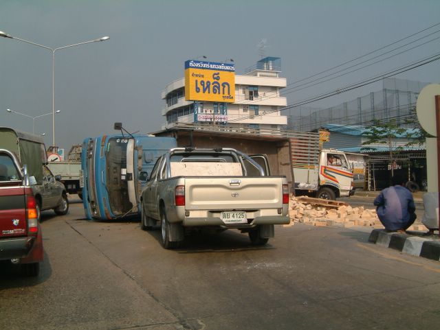 VUELCO CAMIONETA  IMAGENES FOTOS TRANSPORTE